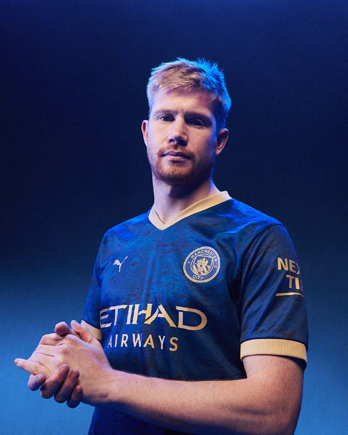 主场陷四年低谷！利物浦连续三场安菲尔德不胜（利物浦主场陷入四年低潮，安菲尔德三场未胜）