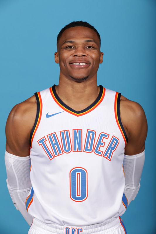 国脚伤愈复出，送出助攻稳定军心（国脚康复回归，一记助攻稳住士气）