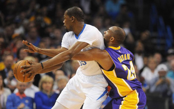 杜兰特连续得分，引领全队节奏（杜兰特连连取分，带动全队节奏）