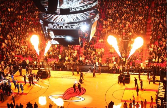 门将三连神扑救主，数据暴涨全网热议（门将三连神扑力挽狂澜，数据飙升引爆全网）